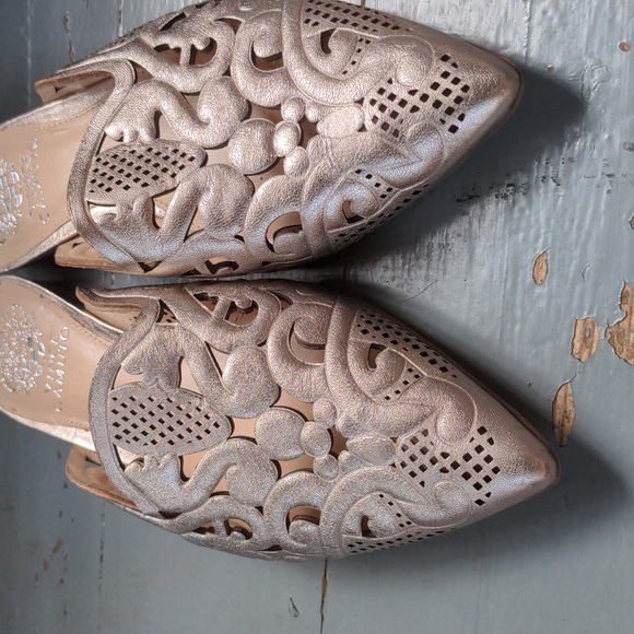 Vince Camuto metallic silver mule slides - Picture 2 of 8